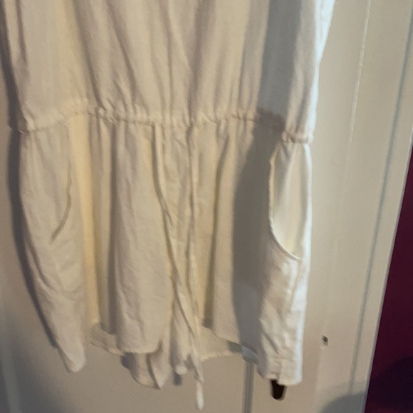 White linen drawstring waist romper - Picture 2 of 3